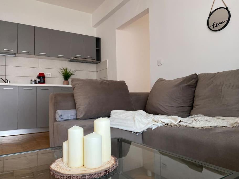 2 Bedroom Apartment With Terrace In City Center Бухарест Экстерьер фото