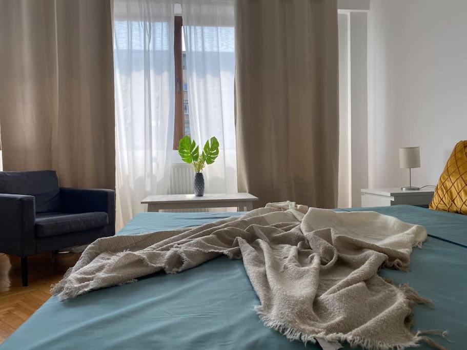 2 Bedroom Apartment With Terrace In City Center Бухарест Экстерьер фото