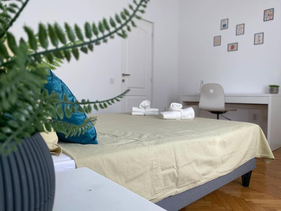 2 Bedroom Apartment With Terrace In City Center Бухарест Экстерьер фото